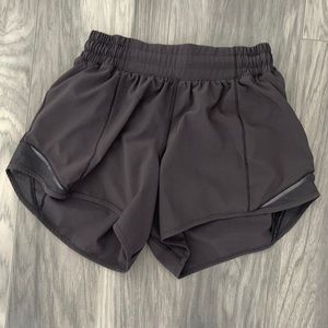 Lululemon hotty hot 4” low rise short size 2